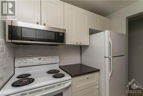 6470 Bilberry Drive Unit#401, Ottawa, ON - Indoor Photo Showing Kitchen