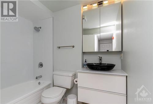 6470 Bilberry Drive Unit#401, Ottawa, ON - Indoor Photo Showing Bathroom