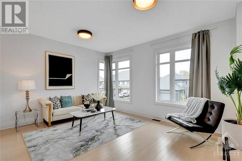372 Big Dipper Street, Ottawa, ON - Indoor Photo Showing Living Room