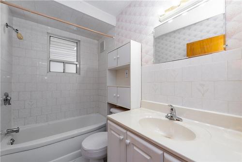 5 Carene Avenue|Unit #Upper, Hamilton, ON - Indoor Photo Showing Bathroom