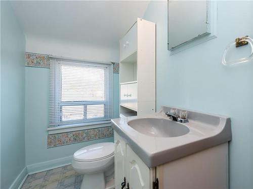 5 Carene Avenue|Unit #Upper, Hamilton, ON - Indoor Photo Showing Bathroom