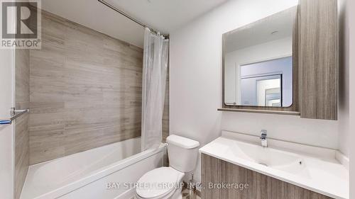 1609 - 75 Canterbury Place, Toronto, ON - Indoor Photo Showing Bathroom