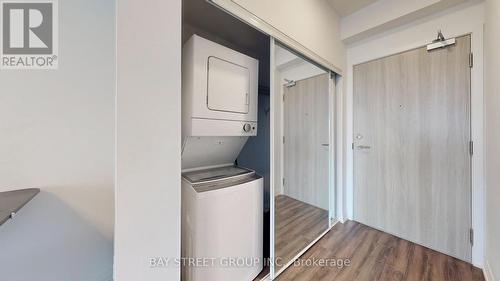 1609 - 75 Canterbury Place, Toronto, ON - Indoor Photo Showing Laundry Room