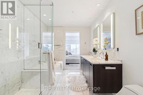 2506 - 180 University Avenue, Toronto, ON - Indoor Photo Showing Bathroom