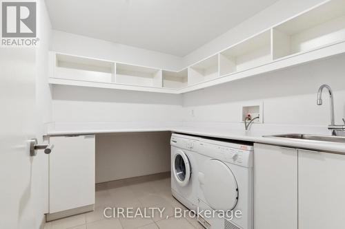 2506 - 180 University Avenue, Toronto, ON - Indoor Photo Showing Laundry Room