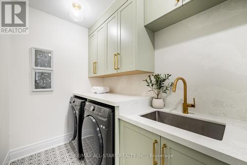 10 Carlinds Crescent, Whitchurch-Stouffville, ON - Indoor Photo Showing Laundry Room