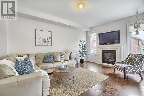 10 Mondial Crescent, East Gwillimbury, ON - Indoor Photo Showing Living Room With Fireplace