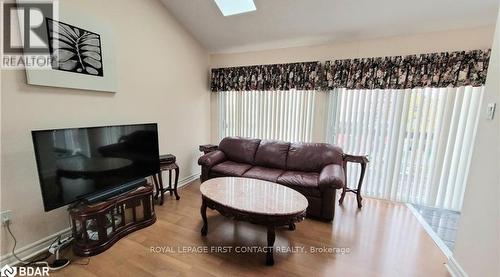301 - 66 Maple Avenue, Barrie, ON - Indoor Photo Showing Living Room