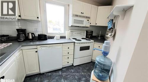 301 - 66 Maple Avenue, Barrie, ON - Indoor Photo Showing Kitchen