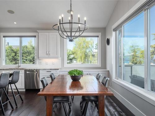 318 Wisteria St, Parksville, BC - Indoor Photo Showing Dining Room