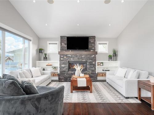 318 Wisteria St, Parksville, BC - Indoor Photo Showing Living Room With Fireplace