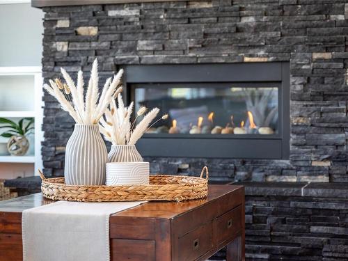 318 Wisteria St, Parksville, BC - Indoor Photo Showing Living Room With Fireplace