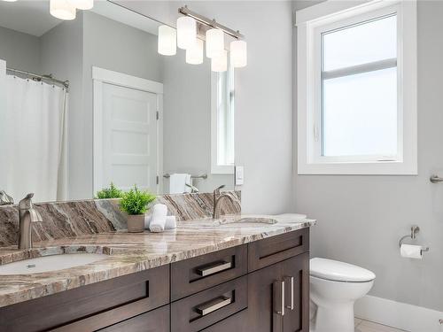 318 Wisteria St, Parksville, BC - Indoor Photo Showing Bathroom