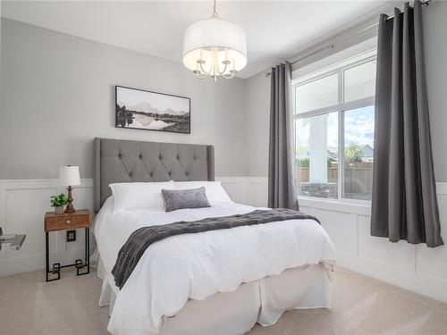 318 Wisteria St, Parksville, BC - Indoor Photo Showing Bedroom