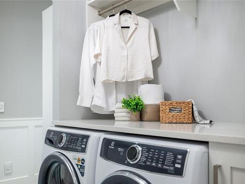 318 Wisteria St, Parksville, BC - Indoor Photo Showing Laundry Room