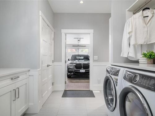 318 Wisteria St, Parksville, BC - Indoor Photo Showing Laundry Room