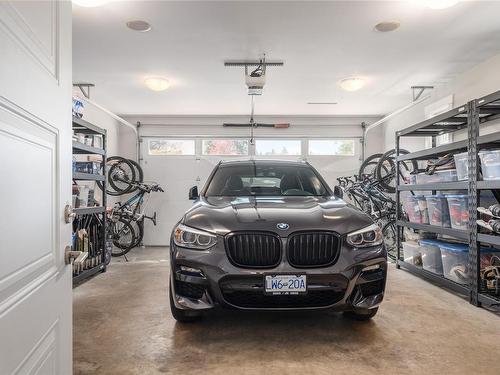 318 Wisteria St, Parksville, BC - Indoor Photo Showing Garage