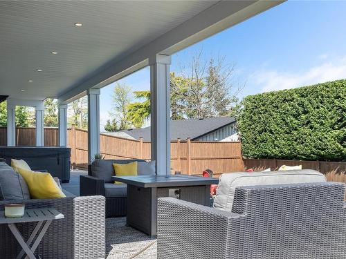 318 Wisteria St, Parksville, BC - Outdoor With Deck Patio Veranda With Exterior