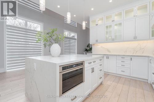 168 Nelson Street, Oakville, ON - Indoor Photo Showing Kitchen With Upgraded Kitchen