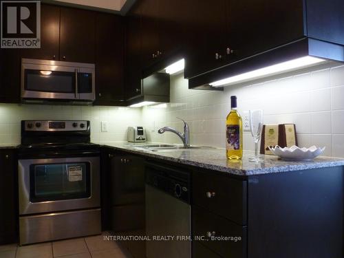 805 - 60 Absolute Avenue, Mississauga, ON - Indoor Photo Showing Kitchen With Double Sink With Upgraded Kitchen