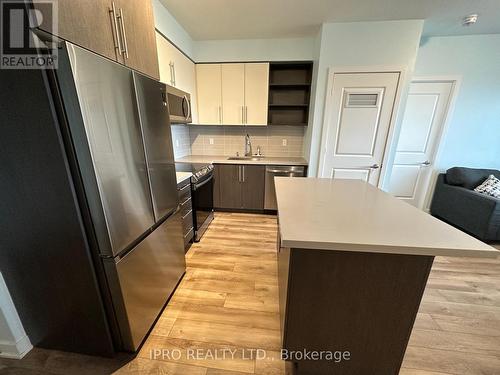 701B - 4655 Metcalfe Avenue, Mississauga, ON - Indoor Photo Showing Kitchen