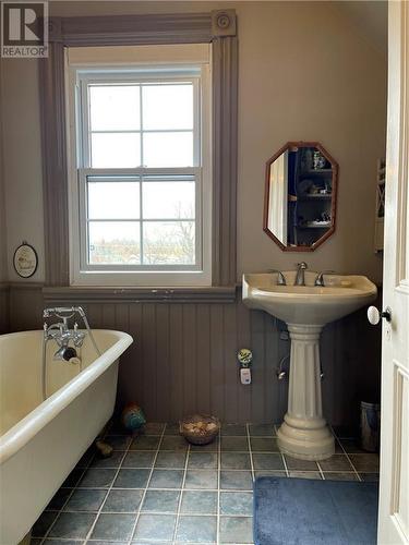 18321 Concession 12 Road, Apple Hill, ON - Indoor Photo Showing Bathroom