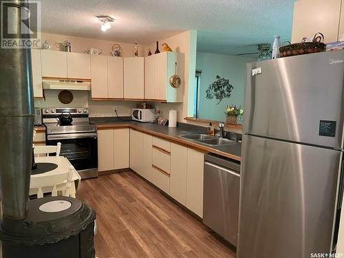 6 40 18Th Street W, Prince Albert, SK - Indoor Photo Showing Kitchen With Double Sink