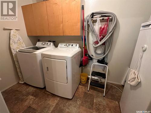 6 40 18Th Street W, Prince Albert, SK - Indoor Photo Showing Laundry Room