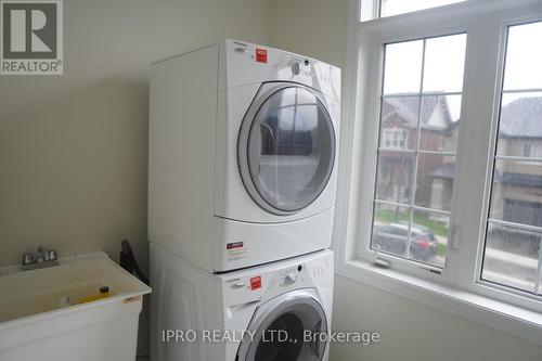1113 Skyridge Boulevard, Pickering, ON - Indoor Photo Showing Laundry Room