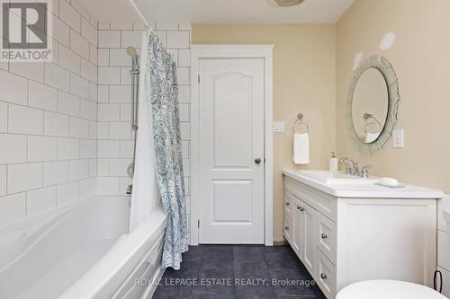 204 King Street E, Caledon, ON - Indoor Photo Showing Bathroom