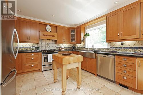 204 King Street E, Caledon, ON - Indoor Photo Showing Kitchen With Stainless Steel Kitchen