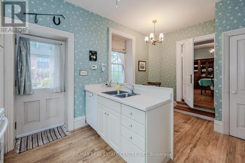 358 Queenston Road, Cambridge, ON - Indoor Photo Showing Kitchen With Double Sink