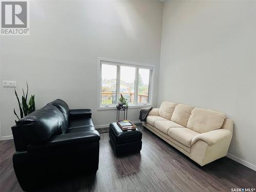 336 Matador Drive, Swift Current, SK - Indoor Photo Showing Living Room