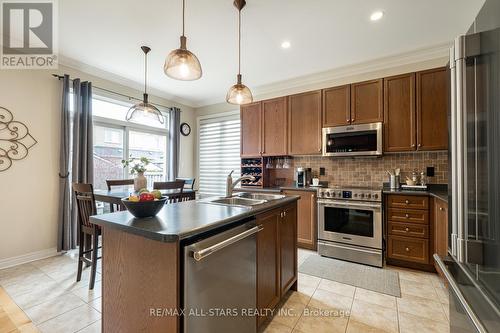 79 Byers Pond Way, Whitchurch-Stouffville, ON - Indoor Photo Showing Kitchen With Double Sink