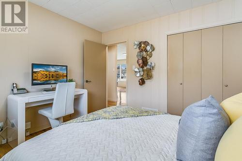 150 Snowsell Street N, Kelowna, BC - Indoor Photo Showing Bedroom