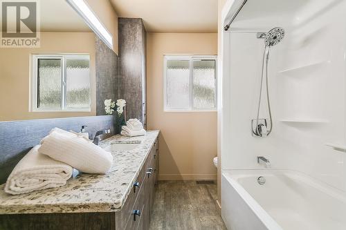 150 Snowsell Street N, Kelowna, BC - Indoor Photo Showing Bathroom