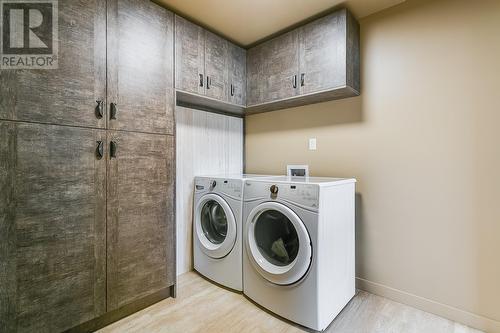 150 Snowsell Street N, Kelowna, BC - Indoor Photo Showing Laundry Room