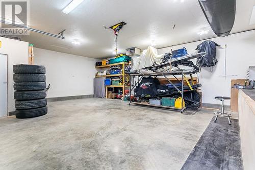 150 Snowsell Street N, Kelowna, BC - Indoor Photo Showing Garage