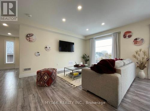 2 - 293 Blucher Boulevard, Kitchener, ON - Indoor Photo Showing Living Room