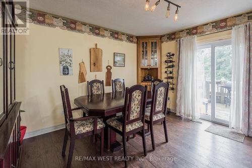 32 Bruce Street, Kawartha Lakes, ON - Indoor Photo Showing Dining Room
