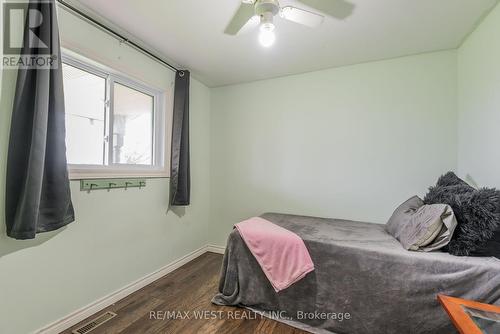 32 Bruce Street, Kawartha Lakes, ON - Indoor Photo Showing Bedroom