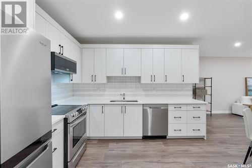 351 Arscott Crescent, Saskatoon, SK - Indoor Photo Showing Kitchen With Stainless Steel Kitchen With Upgraded Kitchen