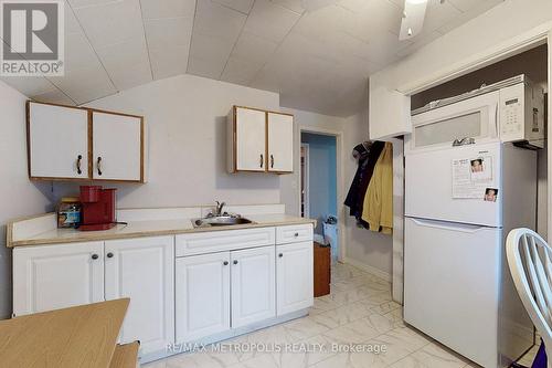 2 Dean Drive, Brighton, ON - Indoor Photo Showing Kitchen