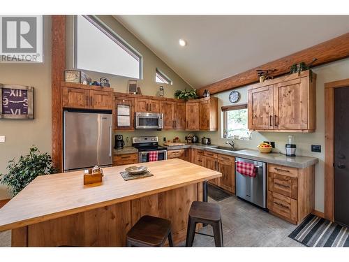 2670 Winifred Road, Naramata, BC - Indoor Photo Showing Kitchen
