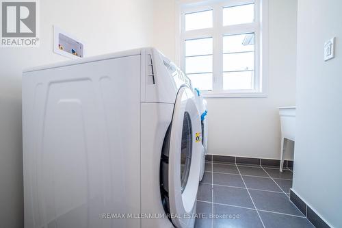 1640 Corsal Court, Innisfil, ON - Indoor Photo Showing Laundry Room