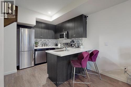 103 - 500 Alex Gardner Circle, Aurora, ON - Indoor Photo Showing Kitchen With Stainless Steel Kitchen With Upgraded Kitchen