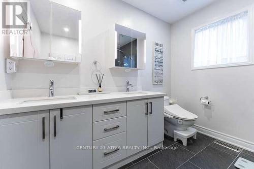 553 Carberry Street, Newmarket, ON - Indoor Photo Showing Bathroom