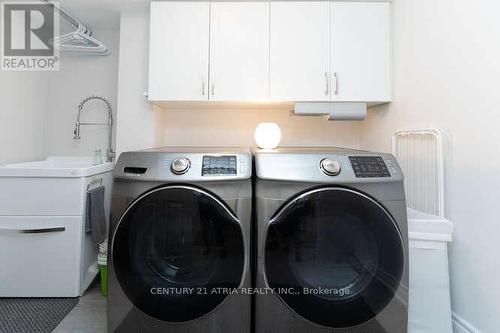 553 Carberry Street, Newmarket, ON - Indoor Photo Showing Laundry Room