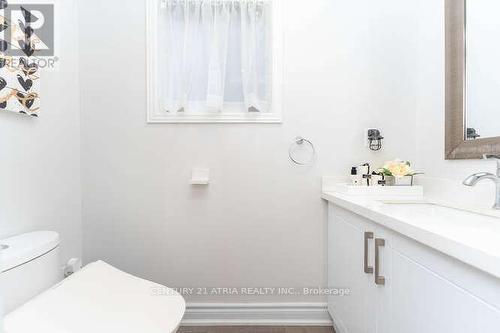 553 Carberry Street, Newmarket, ON - Indoor Photo Showing Bathroom