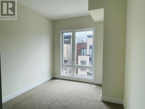 128 Credit Lane, Richmond Hill, ON - Indoor Photo Showing Other Room